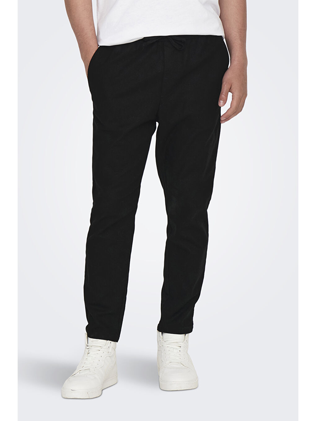 Siyah Onslinus Keten ve Pamuk Karışımlı Tapered Fit Daralan Paça Erkek Pantolon 22024966-1