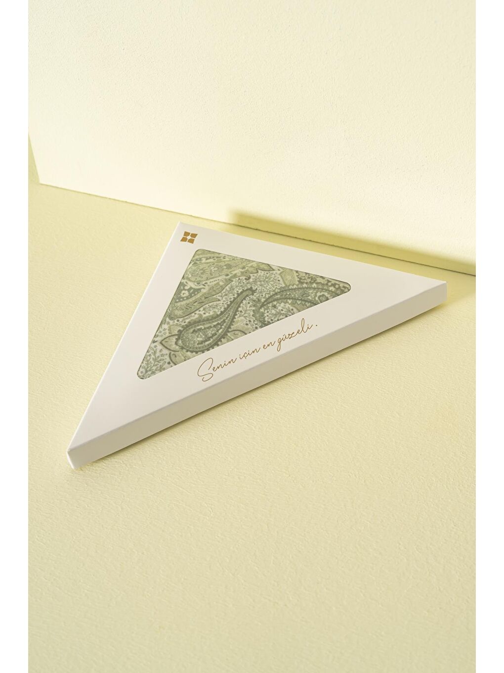 Yeşil Kadın Pateh Soft Eşarp-1