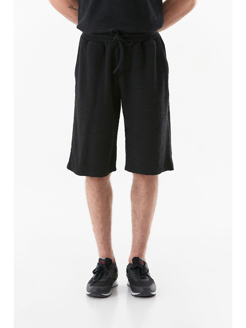 Siyah Basic Beli Bağcıklı Cepli Şort-1