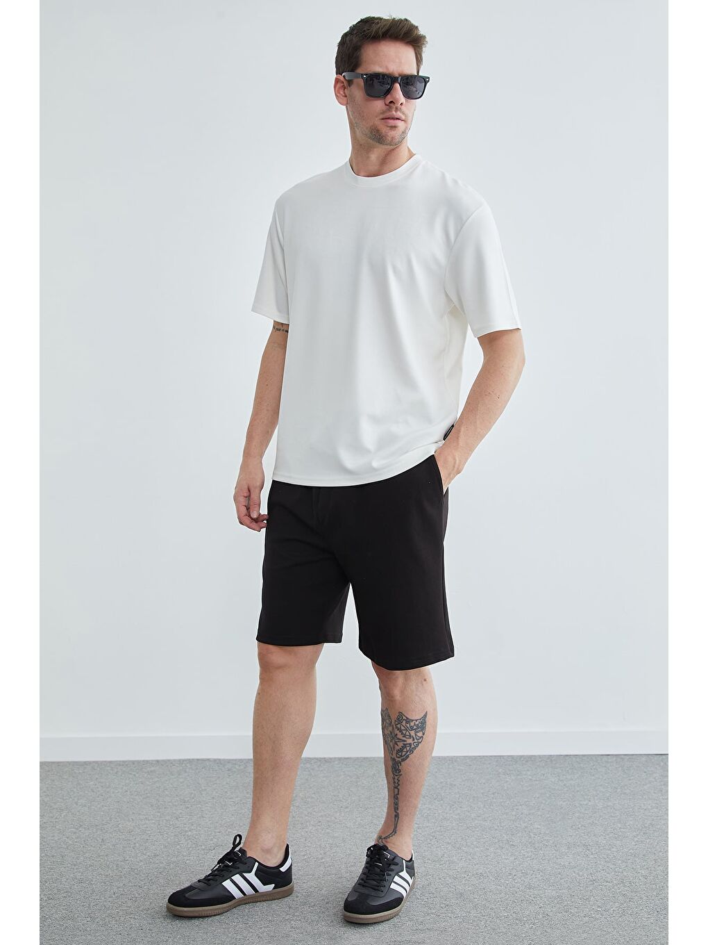 Siyah Beli Lastikli Bağcıklı Cepli Şort