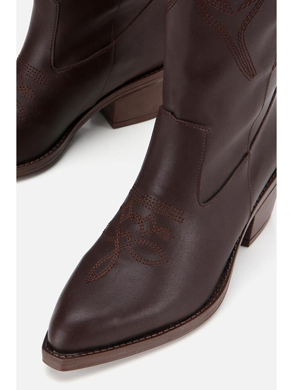 Kadın Kahverengi İşlemeli Kalın Topuklu Çizme-4