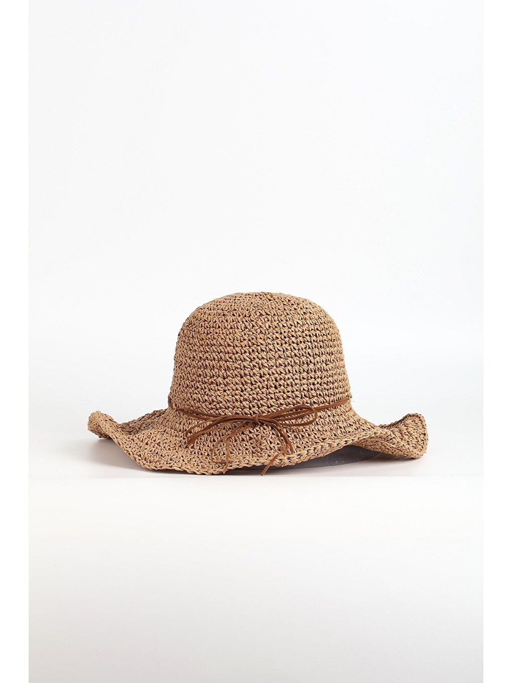 Kahverengi Bağcık Detaylı Camel Renk Yuvarlak Hasır Örme Plaj Şapkası 14632