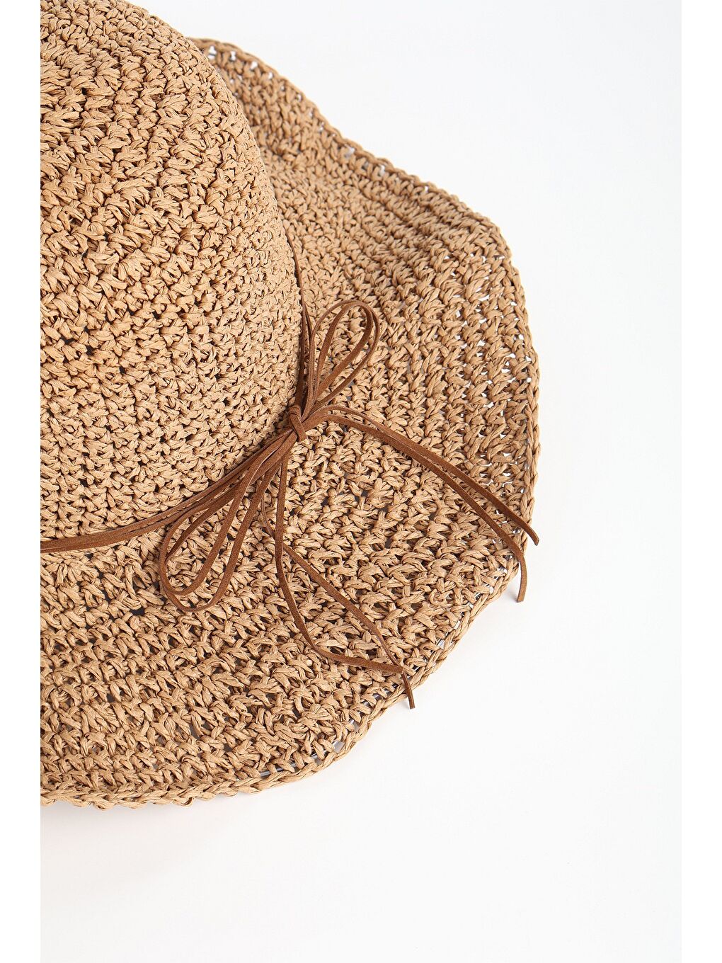 Kahverengi Bağcık Detaylı Camel Renk Yuvarlak Hasır Örme Plaj Şapkası 14632-3