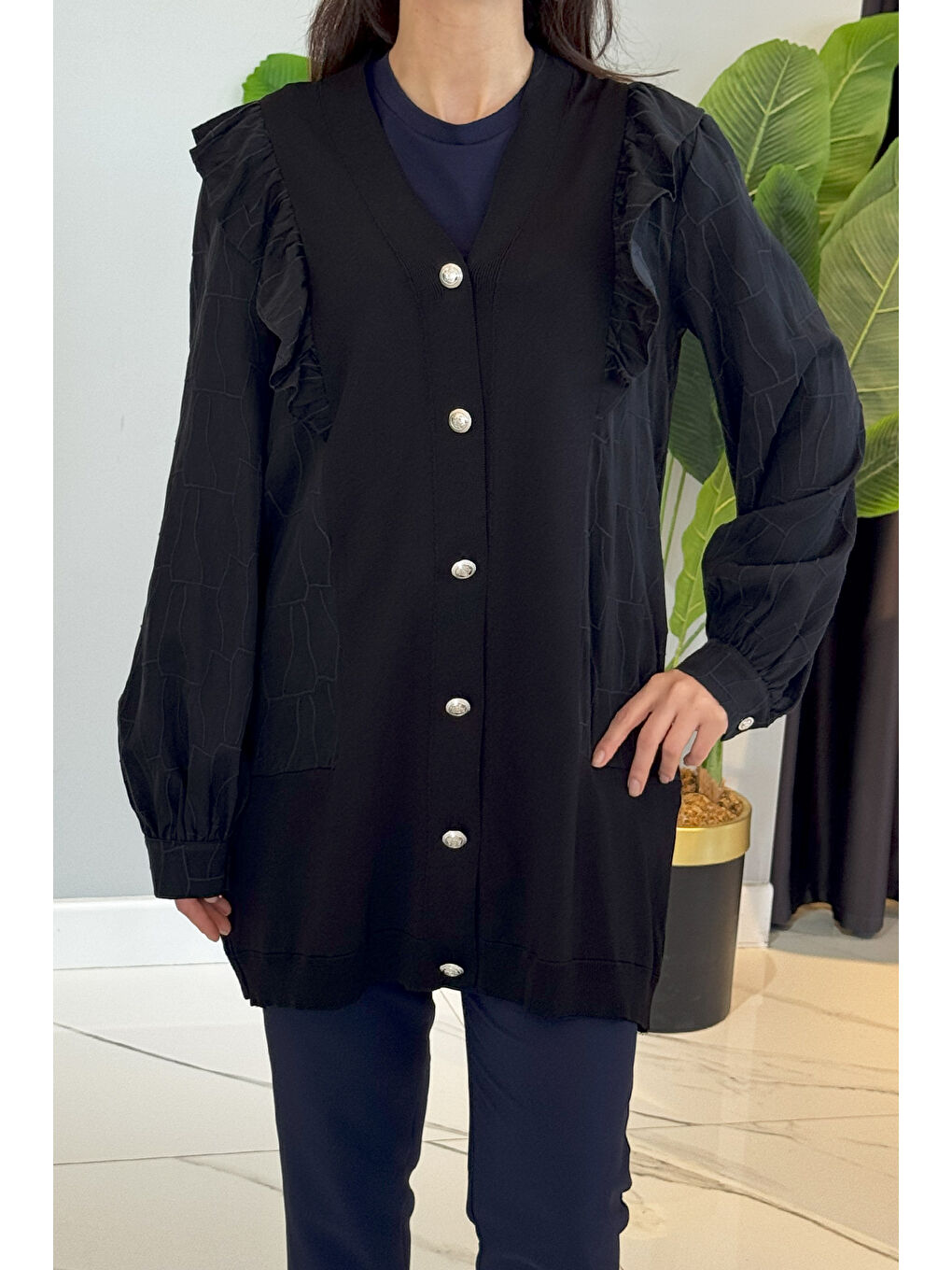 Fırfır Detay Önü Düğmeli Hırka 6051 Siyah-4