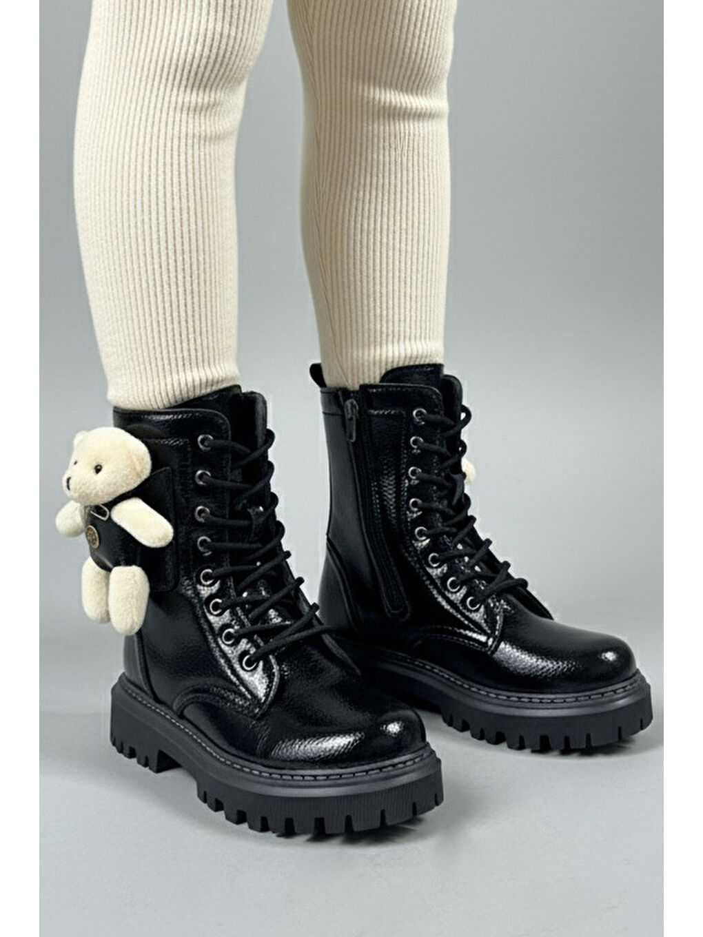 Kız Çocuk Parlak Siyah Yanda Ayıcık Detaylı Çizme - 28036-PARLAK-SIYAH