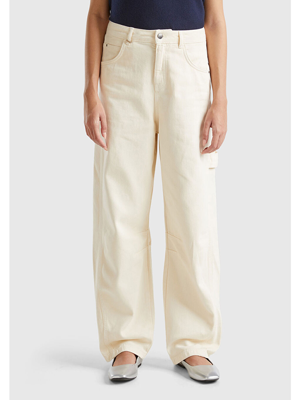 Kadın Beyaz %100 Pamuk Arkası Logo Etiketli Bol Kesim Pantolon-1