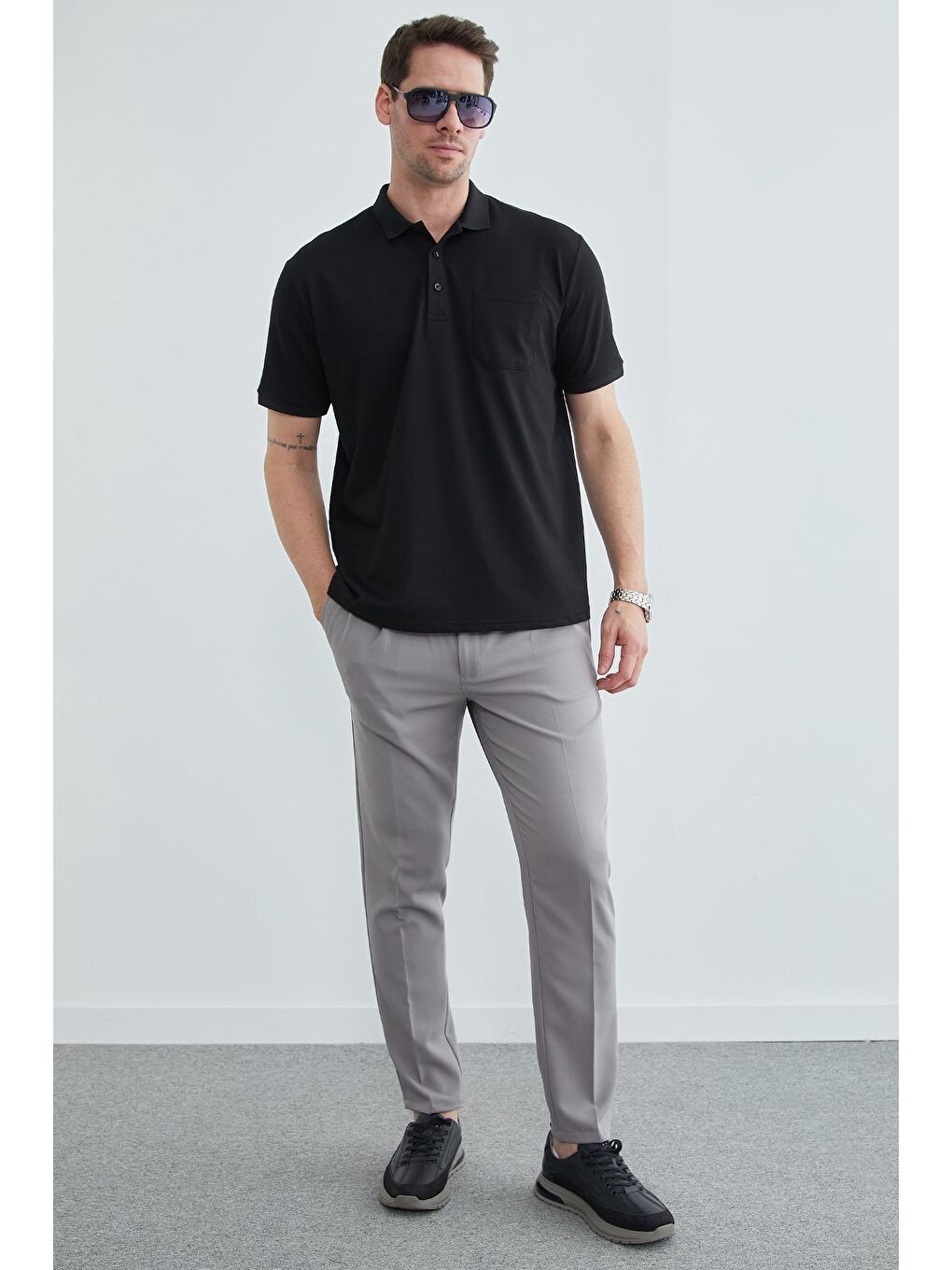 Siyah Düğmeli Tek Cepli Polo Yaka Tişört-2