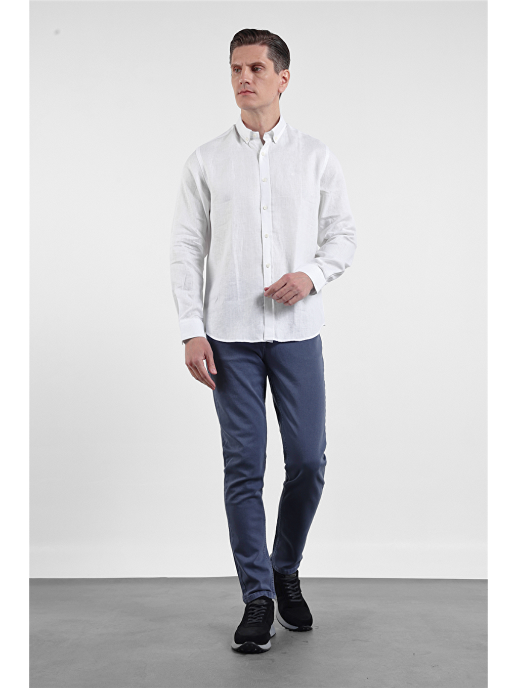 Beyaz Keten Düğmeli Yaka Uzun Kol Cepsiz Slim Fit %100 Keten Gömlek 1004260161-1