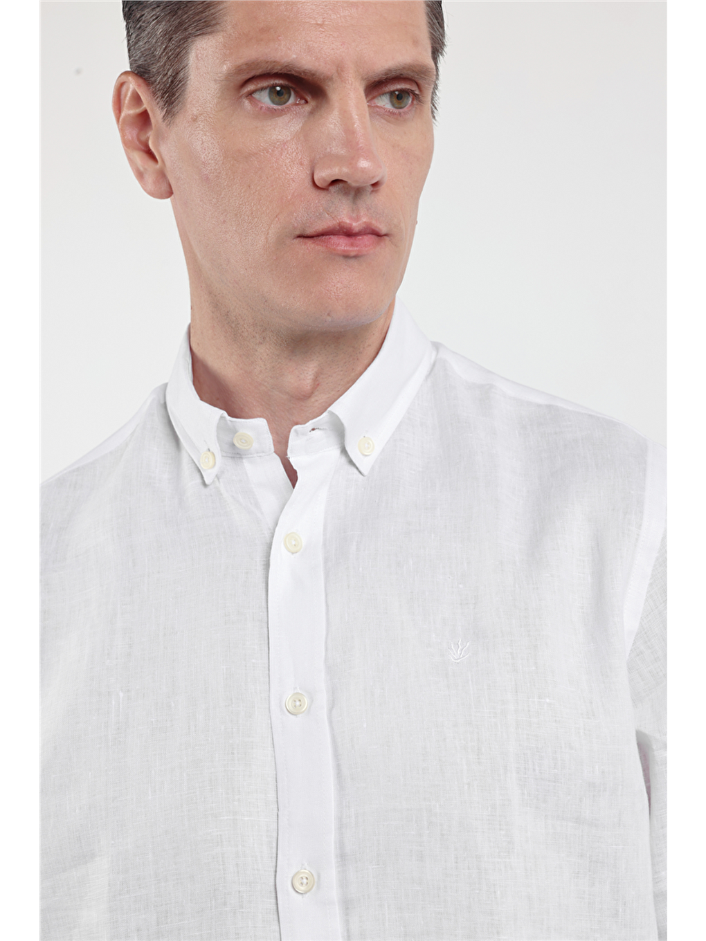Beyaz Keten Düğmeli Yaka Uzun Kol Cepsiz Slim Fit %100 Keten Gömlek 1004260161-4