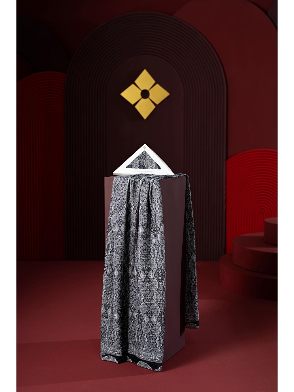 Siyah Kadın Petra Müslin Etnik Şal