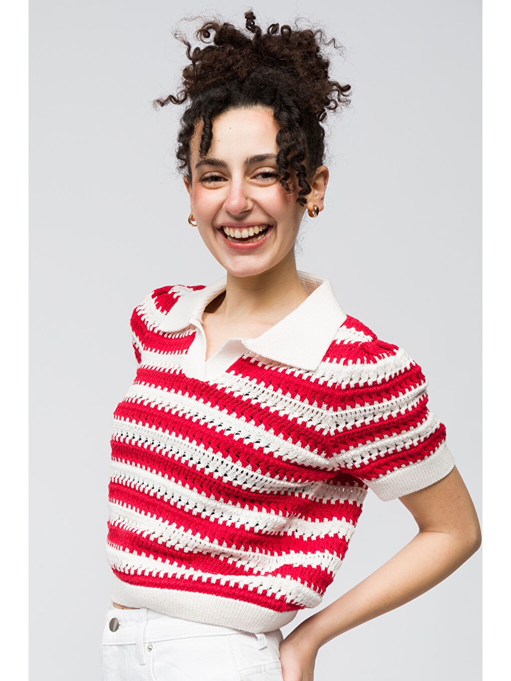 Almada - Çizgi Detaylı Gömlek Yaka Kısa Kollu Triko Bluz - Kırmızı Beyaz Çizgili Renk-1