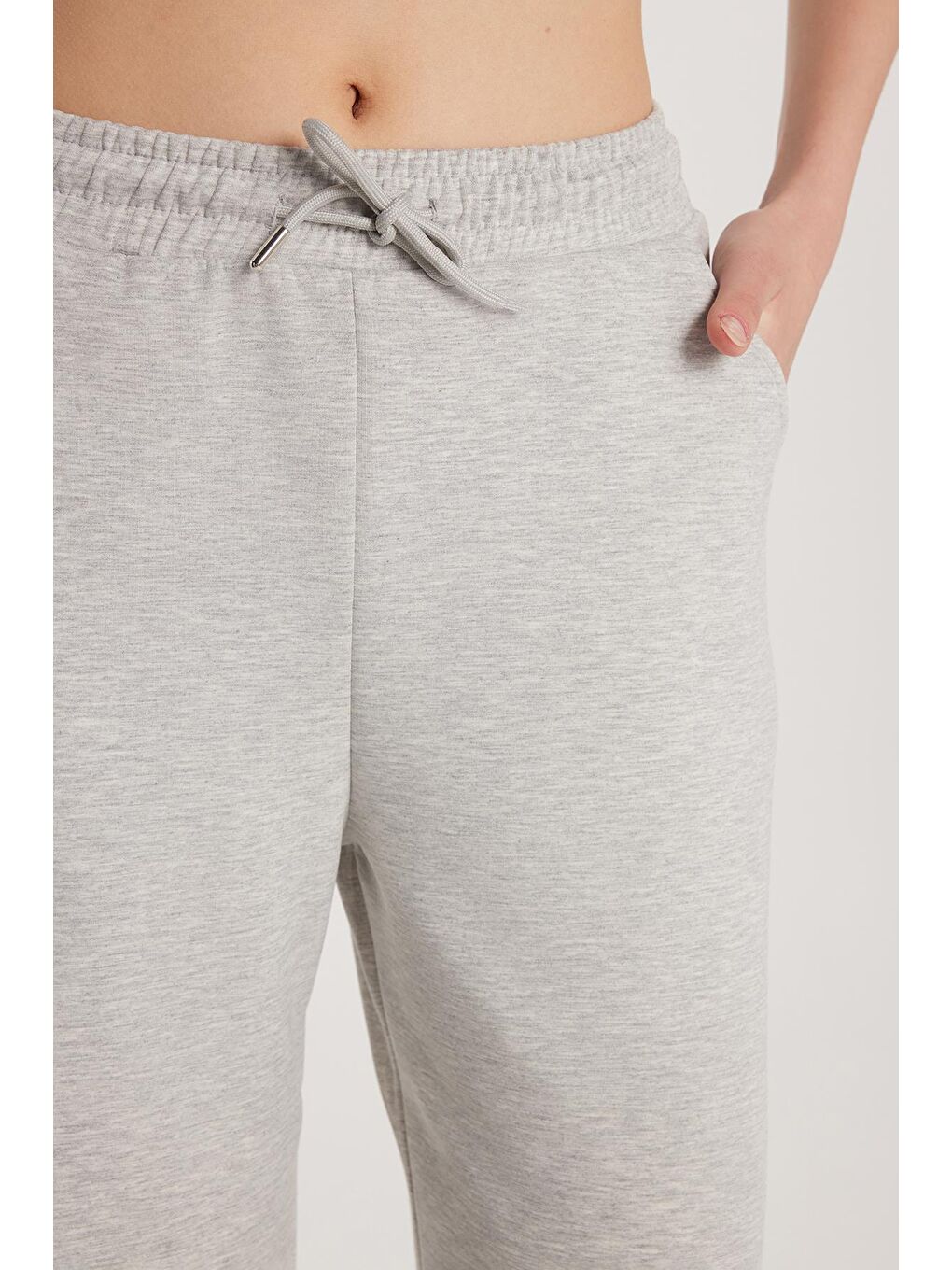 Kadın Modal Kumaş Regular Fit Normal Bel Çift Cep Beli Bağcıklı Gri Eşofman Altı-2