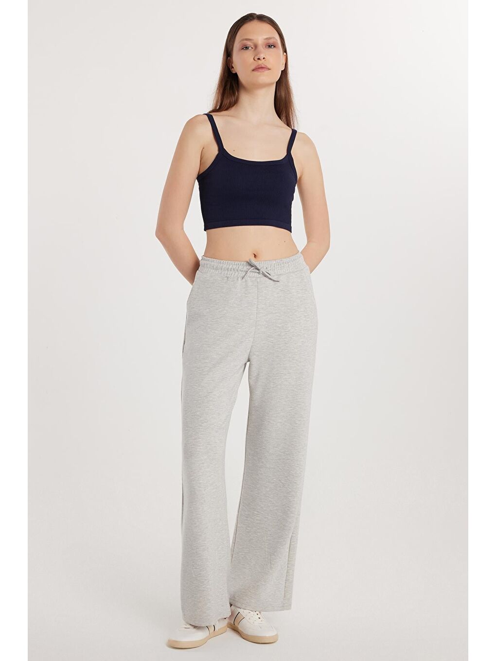 Kadın Modal Kumaş Regular Fit Normal Bel Çift Cep Beli Bağcıklı Gri Eşofman Altı-3