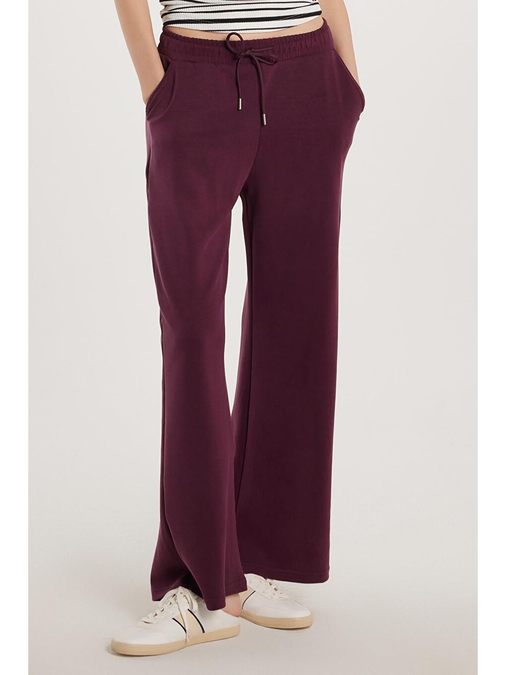 Kadın Modal Kumaş Regular Fit Normal Bel Çift Cep Beli Bağcıklı Bordo Eşofman Altı