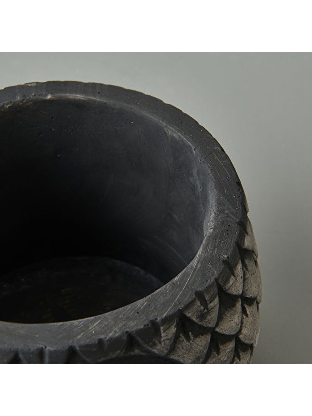 Kozalak Desenli Beton Saksı - Siyah - 8x10 cm-2