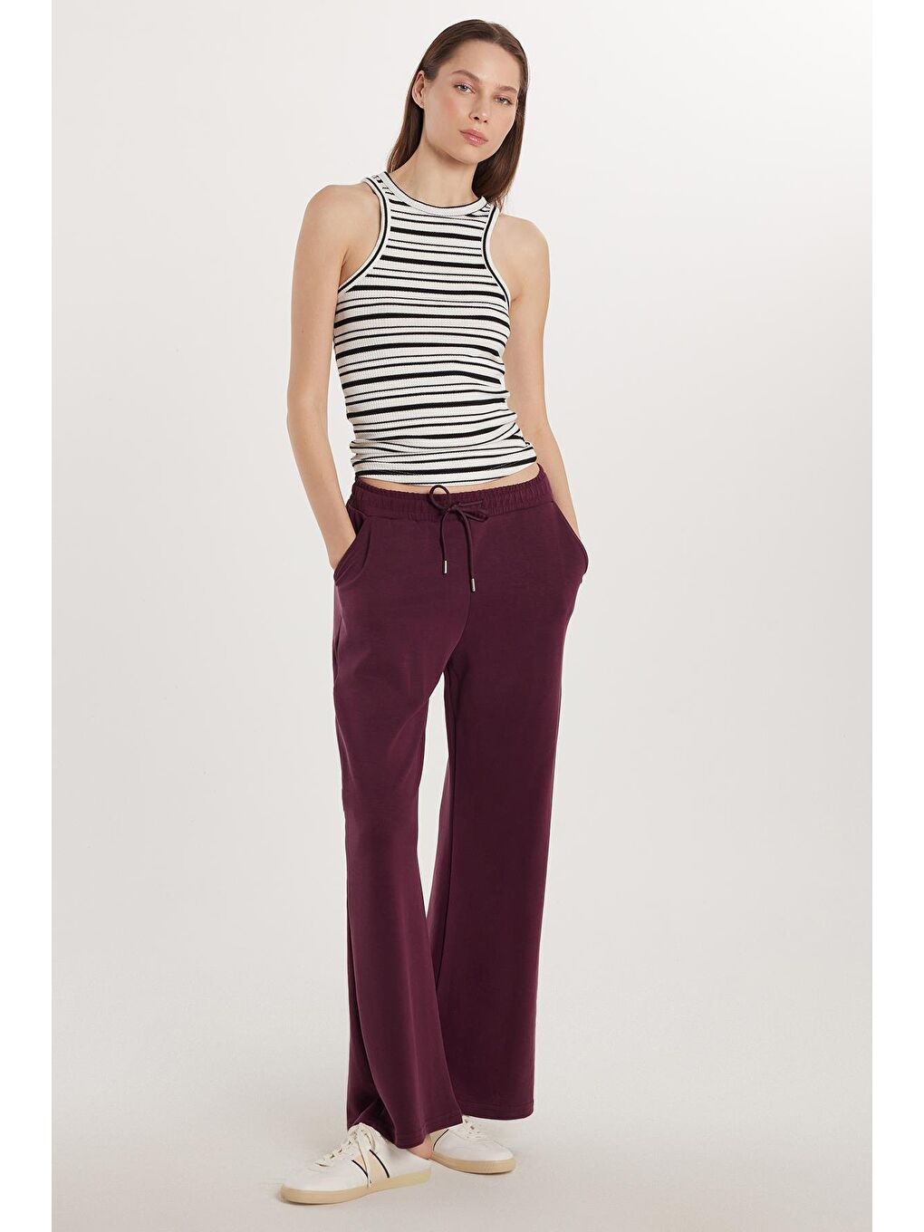 Kadın Modal Kumaş Regular Fit Normal Bel Çift Cep Beli Bağcıklı Bordo Eşofman Altı-1