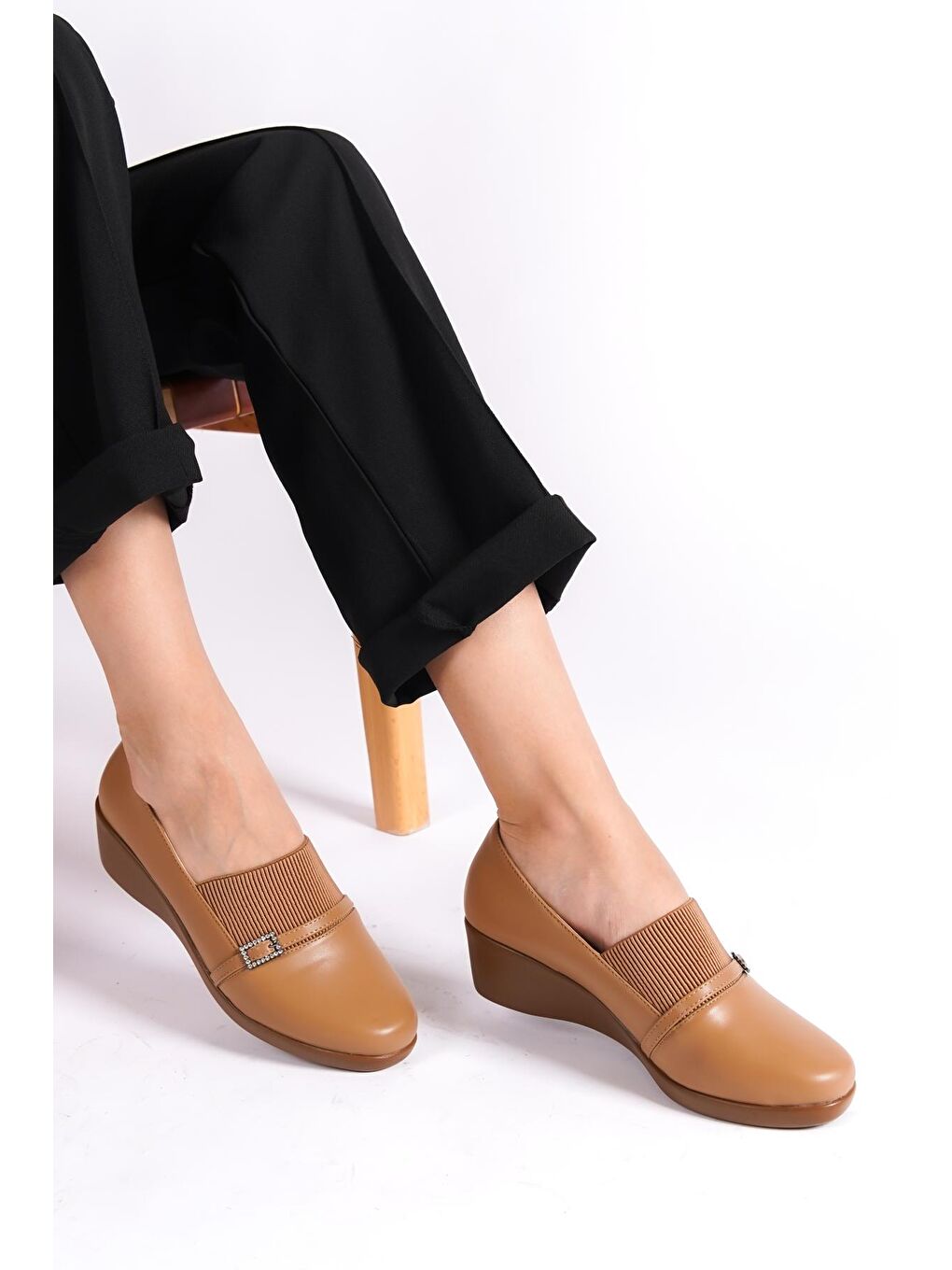 Bej Streç Dolgu Topuklu Kadın Ayakkabı