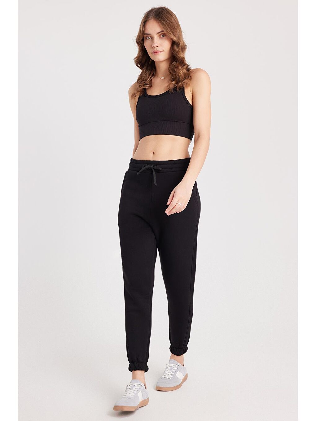 Kadın Relax Fit Rahat Kesim Şardonlu 3 Cepli Lastikli Jogger Paça Siyah Eşofman Altı-1