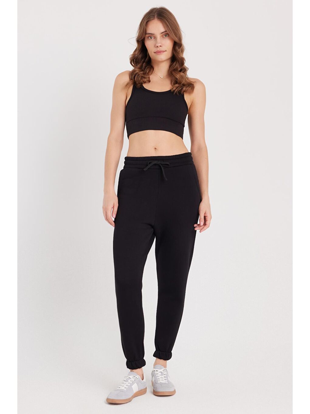 Kadın Relax Fit Rahat Kesim Şardonlu 3 Cepli Lastikli Jogger Paça Siyah Eşofman Altı-4