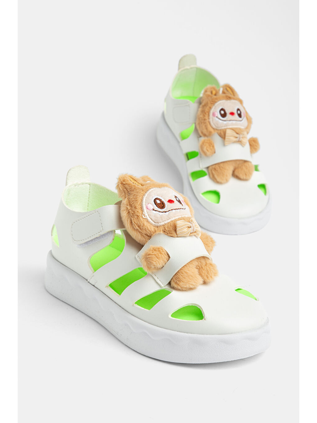 Çocuk Unisex Beyaz Hafif Taban Ayıcık Detaylı Cırtlı Sandalet-2