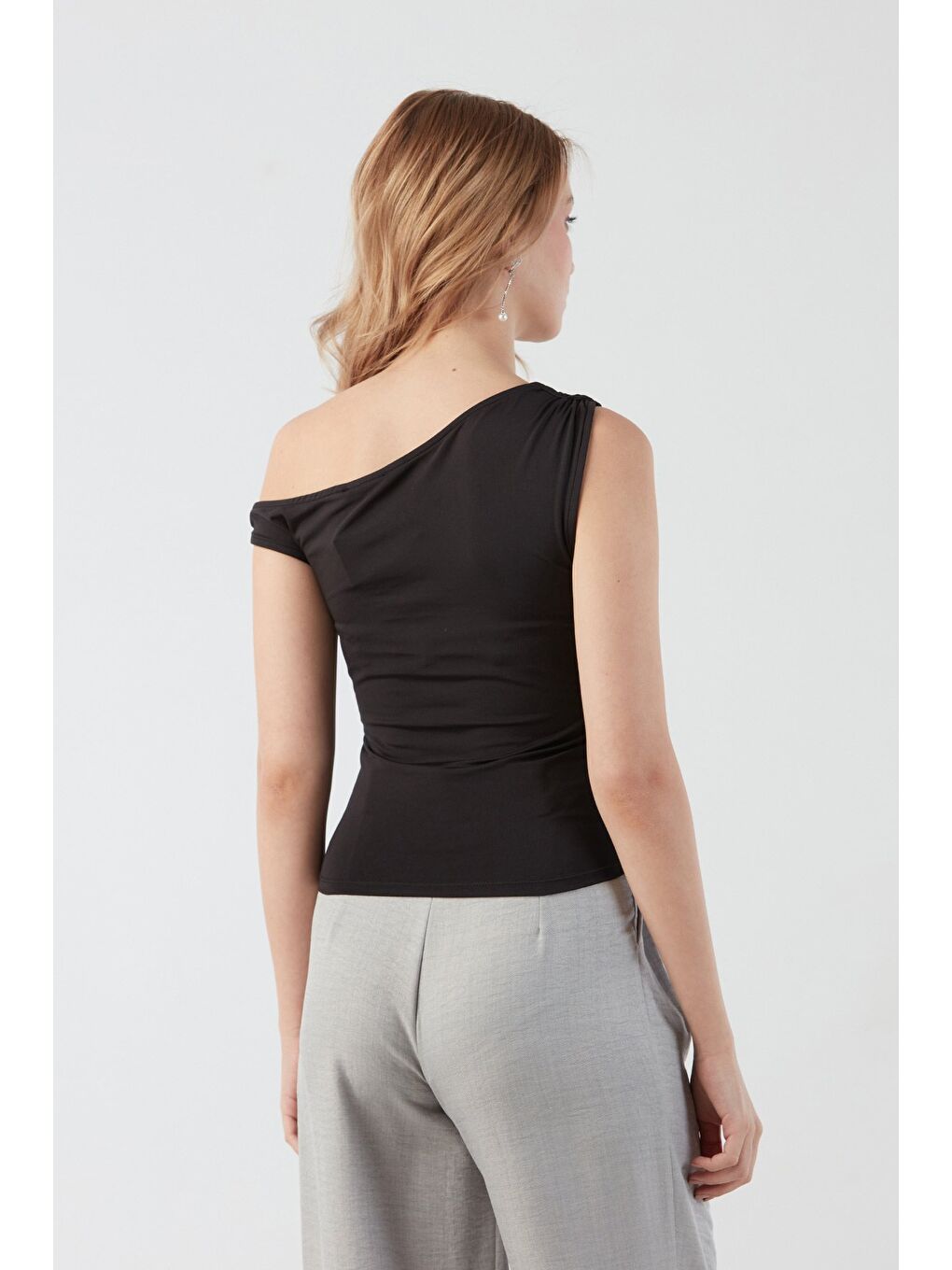 Siyah Yanları Drapeli Tek Kol Bluz-1