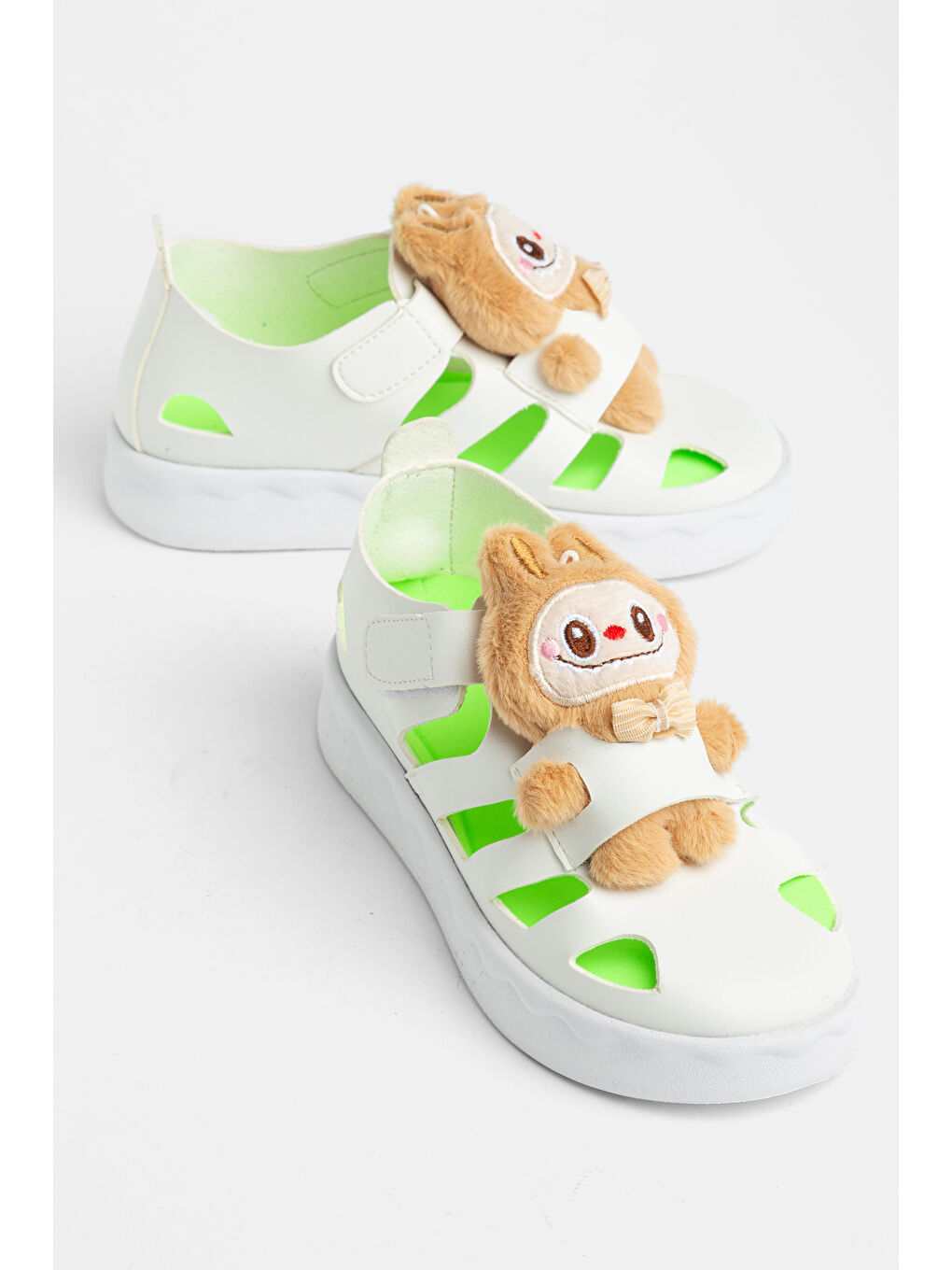 Çocuk Unisex Beyaz Hafif Taban Ayıcık Detaylı Cırtlı Sandalet-3