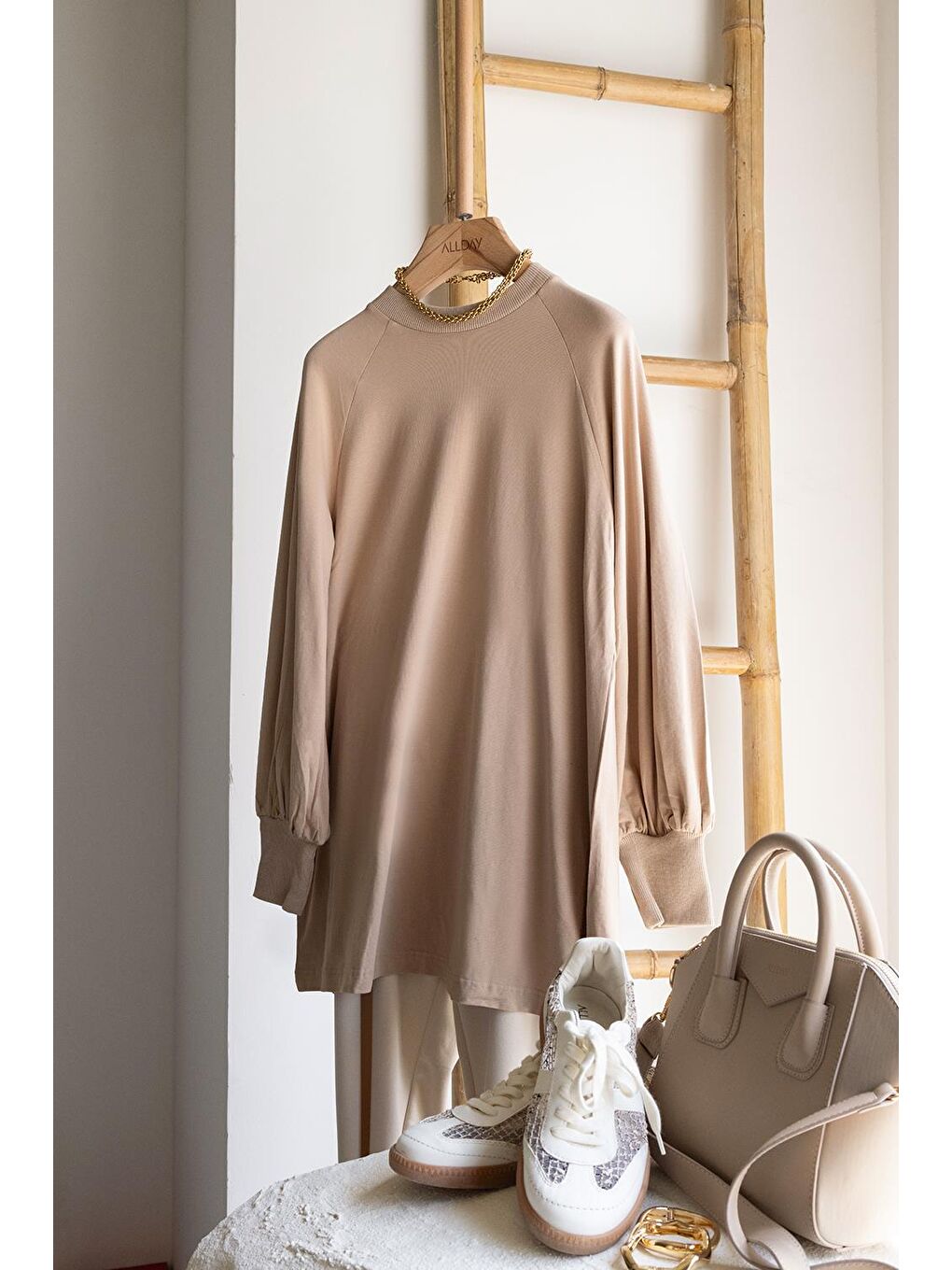 Bej-Pamuklu Bisiklet Yaka Kolları Büzgülü Uzun Kollu Elastanlı T-Shirt