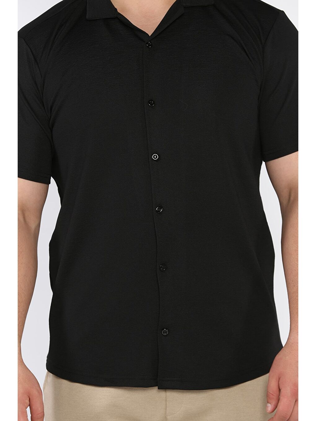 Siyah Apaş Yaka Slim Fit Erkek Kısa Kol Gömlek-3