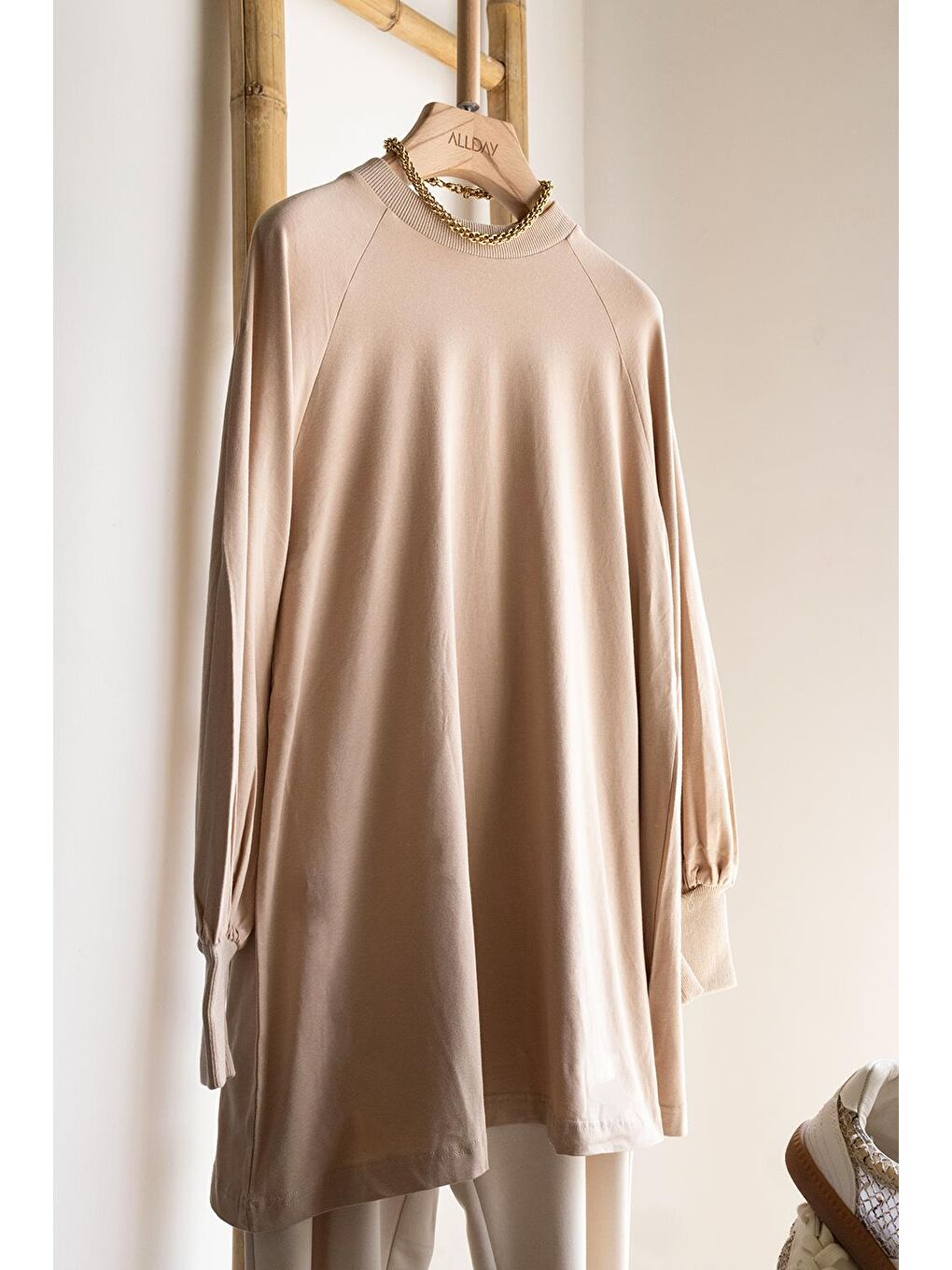 Bej-Pamuklu Bisiklet Yaka Kolları Büzgülü Uzun Kollu Elastanlı T-Shirt-1