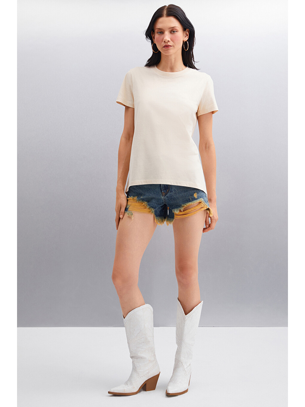 Bej Samantha Kadın %100 Organik Pamuklu Comfort Fit Arkası Uzun Basic Örme BEJ T-Shirt-1