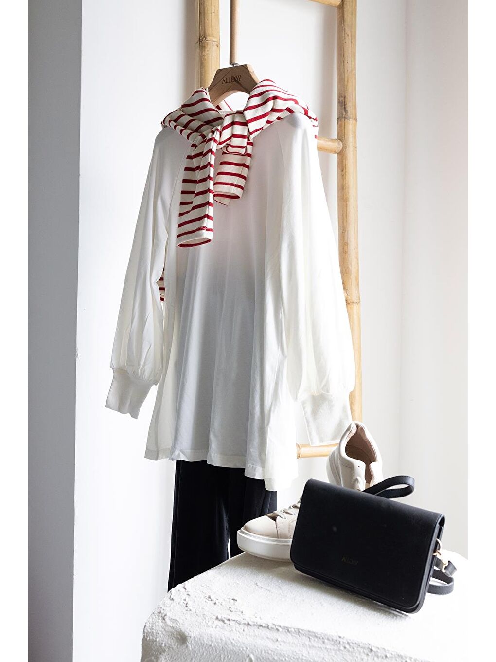 Ekru-Pamuklu Bisiklet Yaka Kolları Büzgülü Uzun Kollu Elastanlı T-Shirt