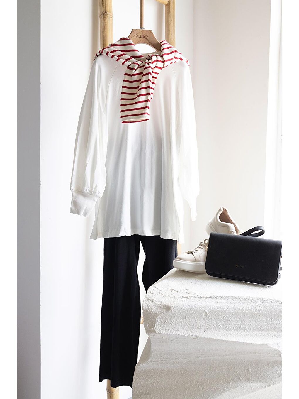 Ekru-Pamuklu Bisiklet Yaka Kolları Büzgülü Uzun Kollu Elastanlı T-Shirt-1