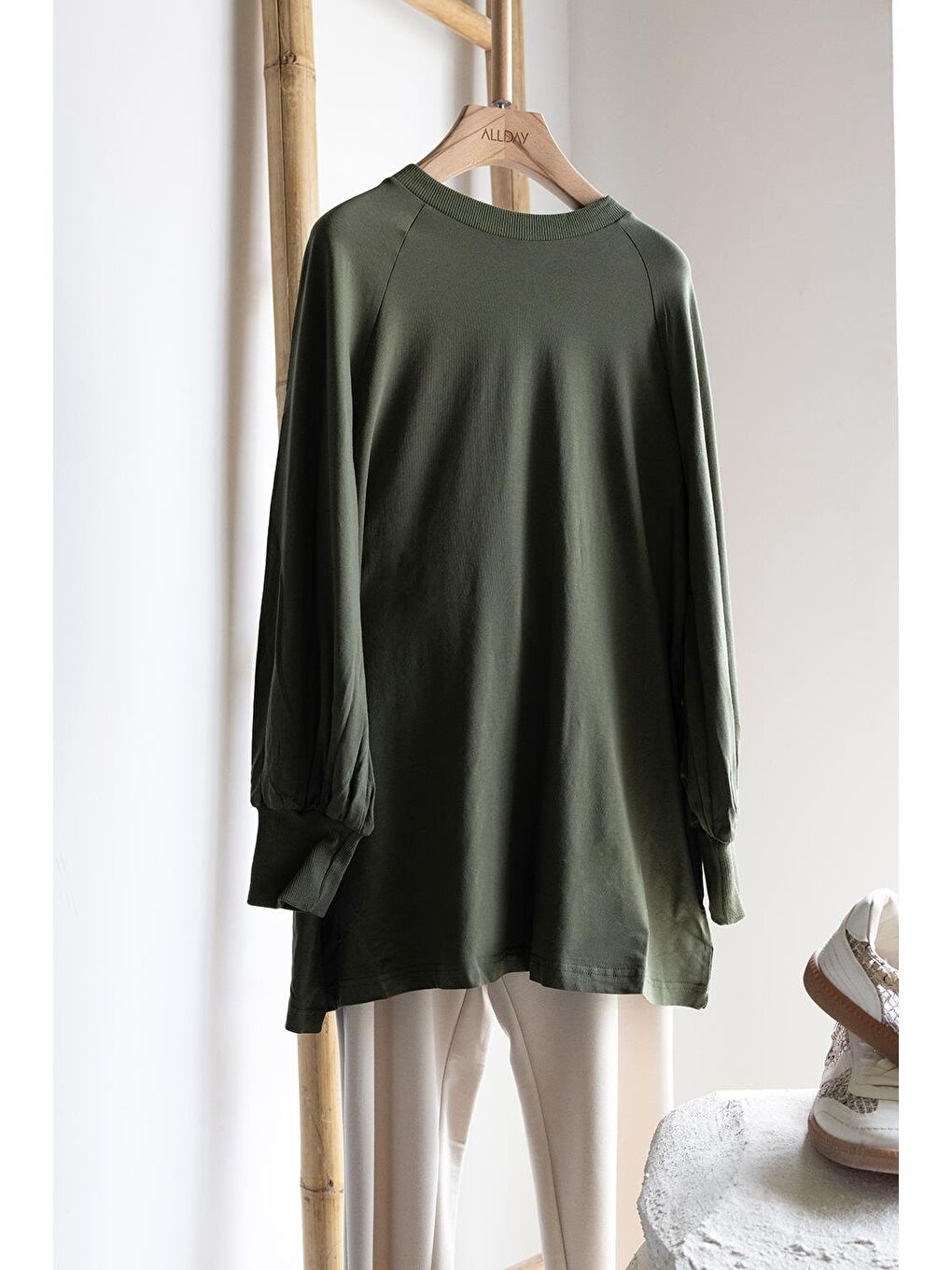 Haki-Pamuklu Bisiklet Yaka Kolları Büzgülü Uzun Kollu Elastanlı T-Shirt