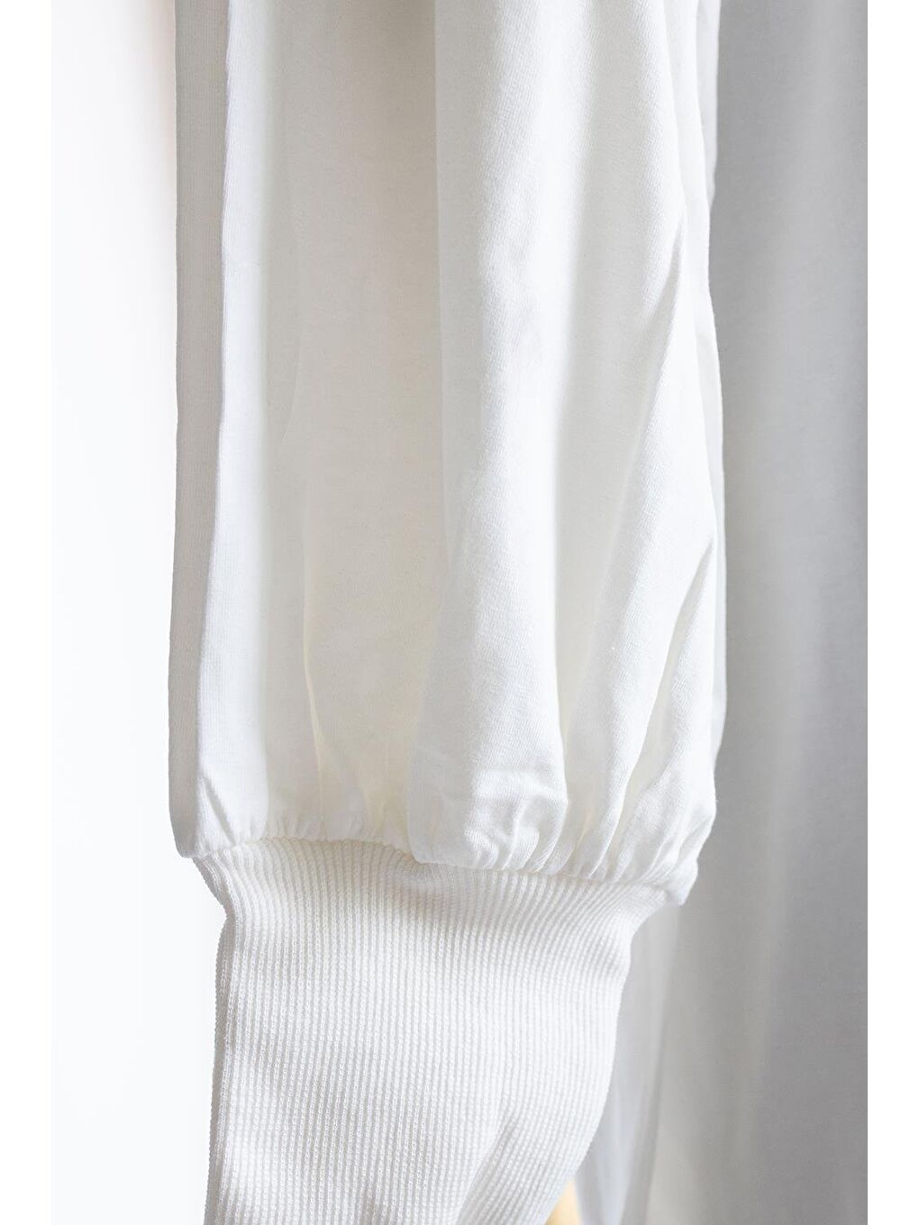 Ekru-Pamuklu Bisiklet Yaka Kolları Büzgülü Uzun Kollu Elastanlı T-Shirt-2
