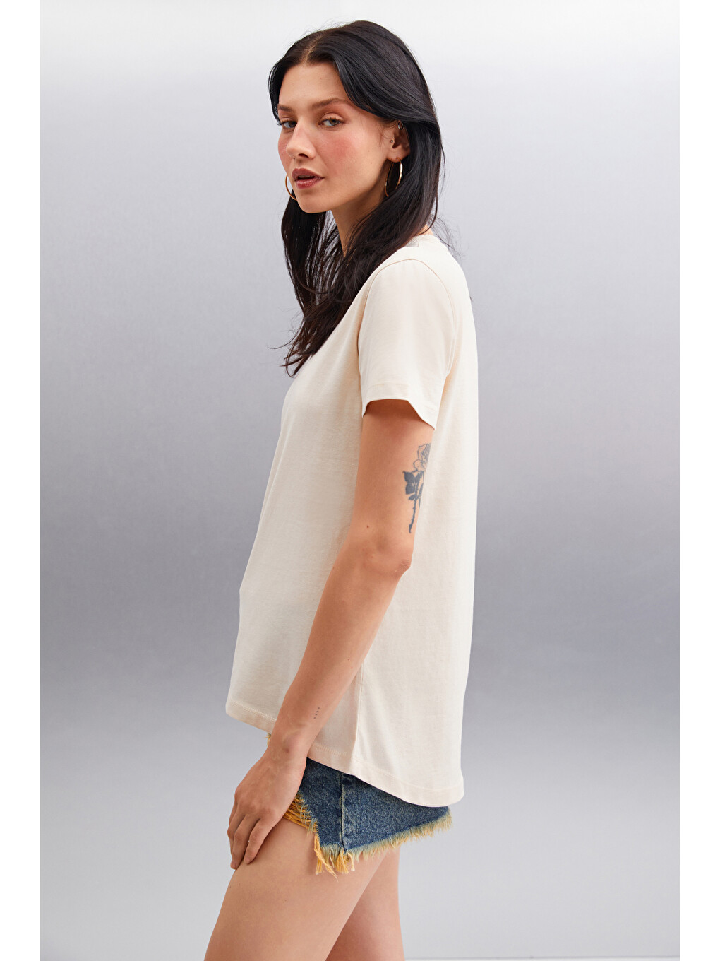 Bej Samantha Kadın %100 Organik Pamuklu Comfort Fit Arkası Uzun Basic Örme BEJ T-Shirt-2