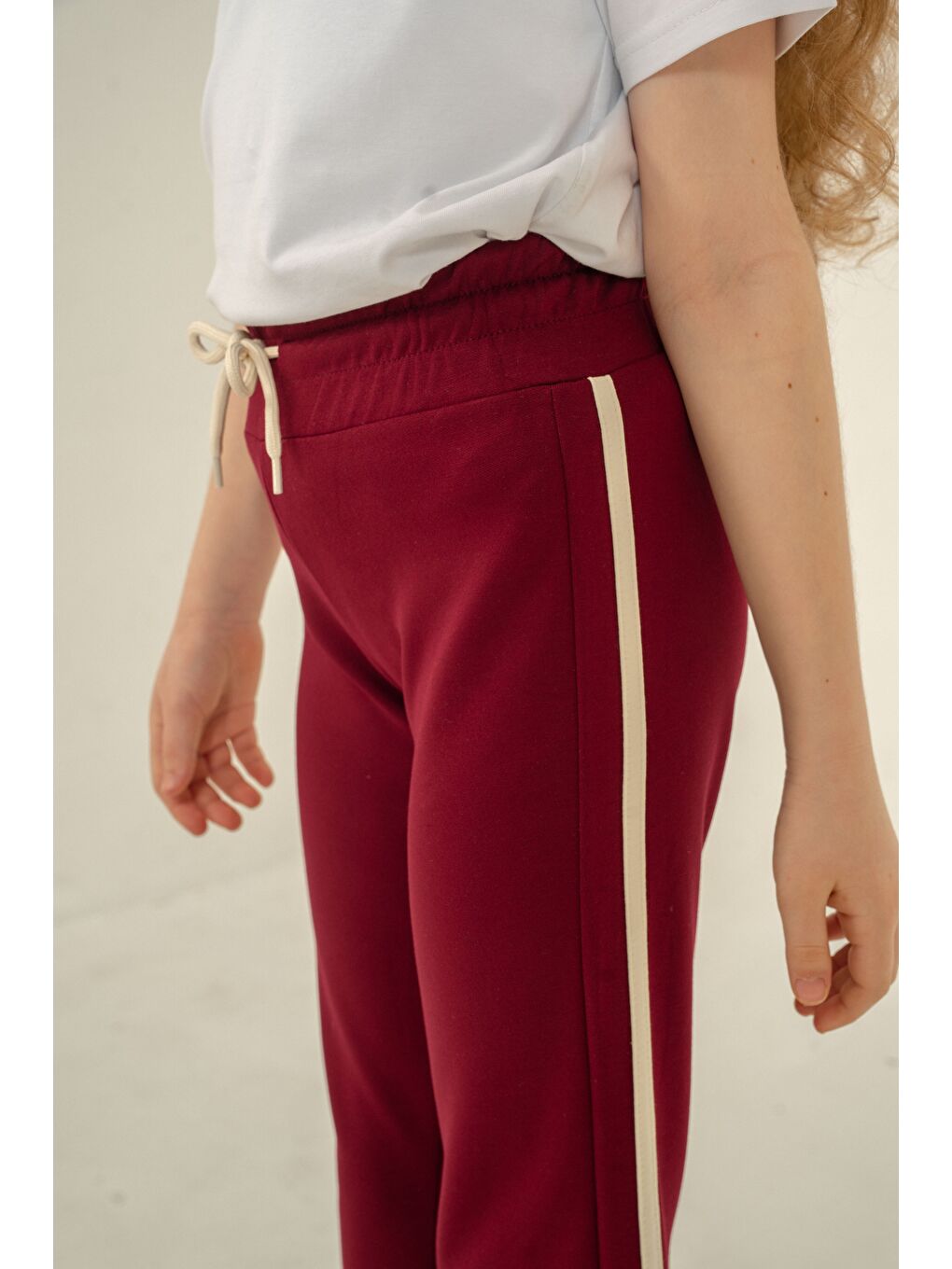 Bordo Geniş Paçalı Yanlar Biye Şeritli Yumuşak Dokulu - Comfort Kumaş Kız Çocuk Eşofman Altı-4