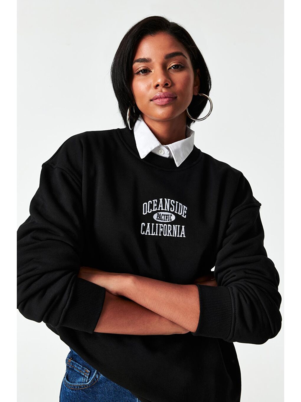 it's basic Siyah Kadın Siyah Renk California Nakışlı Oversize Üç İplik Sweatshirt