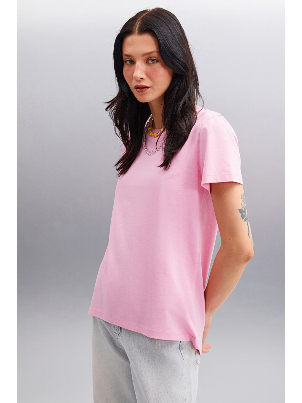 Pembe Samantha Kadın %100 Organik Pamuklu Comfort Fit Arkası Uzun Basic Örme PEMBE T-Shirt-2