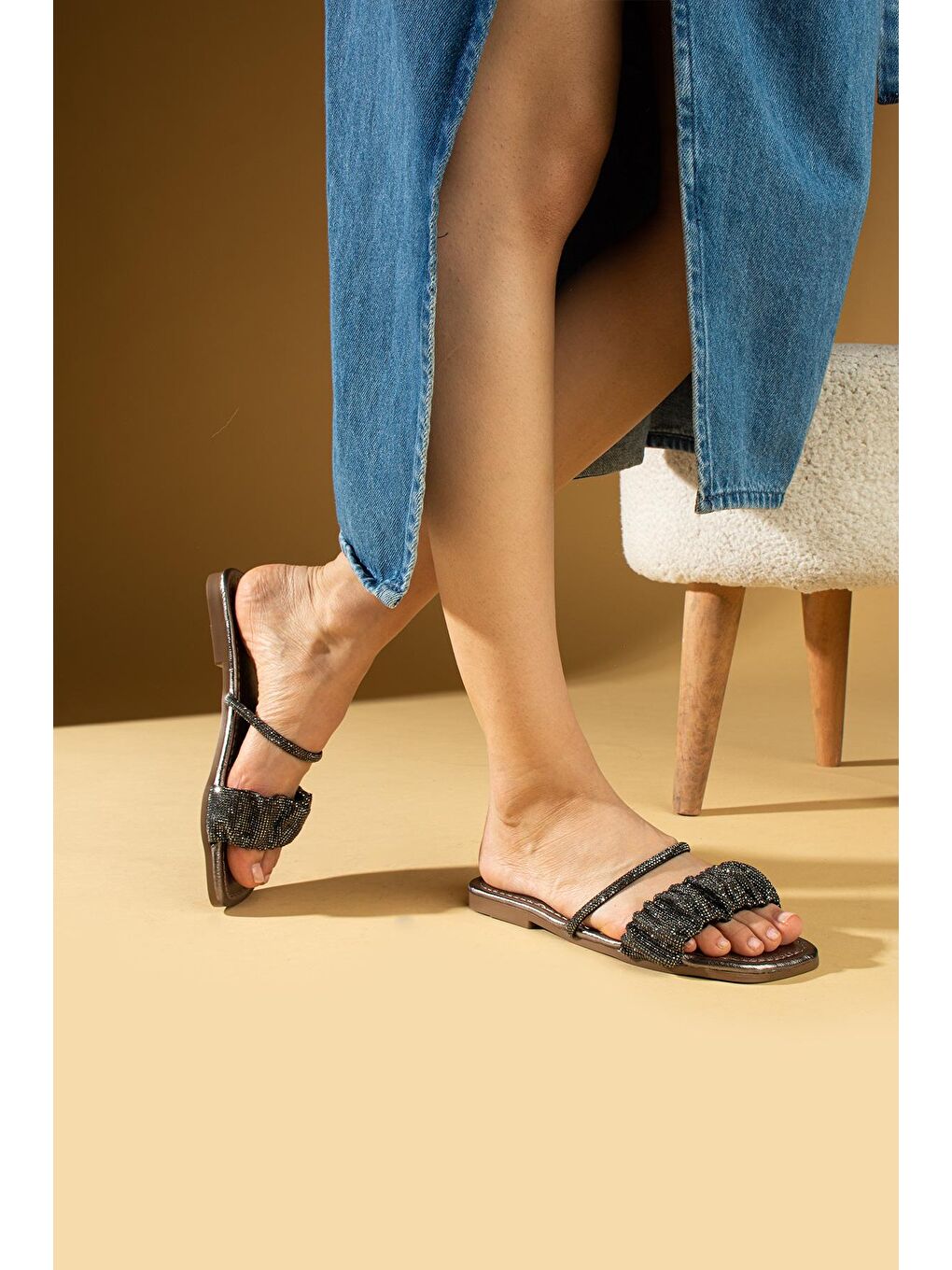 Gri Kalın Bantlı Taş Detaylı Rahat Kalıp Kadın Terlik 012-395-24-2