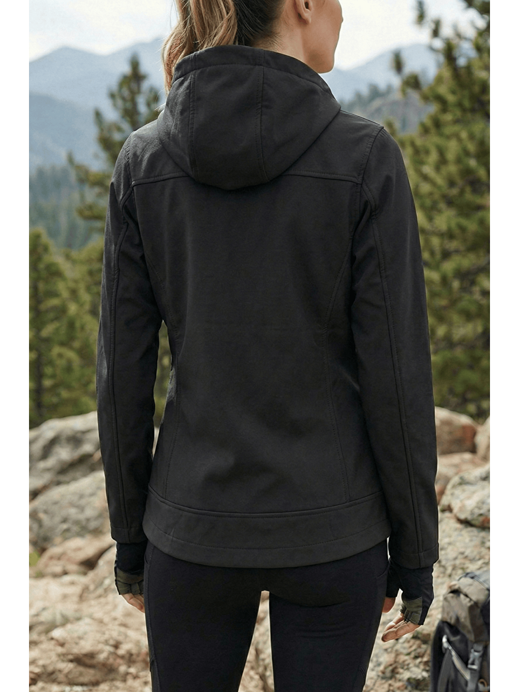 Siyah Kadın Mont İçi Polarlı Softshell Mont Su ve Rüzgar Geçirmez Kapüşonlu Spor Mont-1