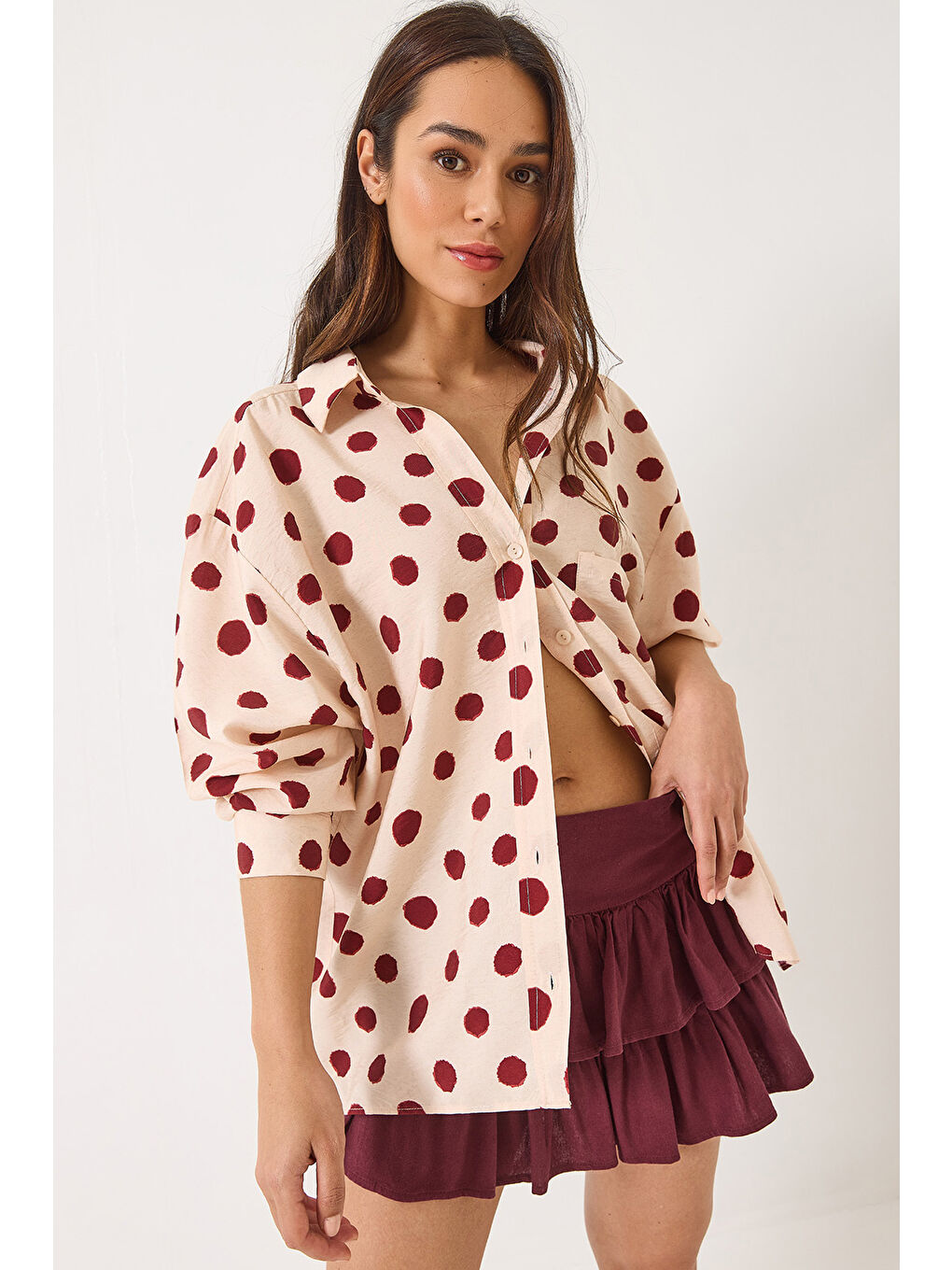 Bordo Kadın V Yaka Puantiyeli Tek Cep Detaylı Oversize Pamuk Gömlek -