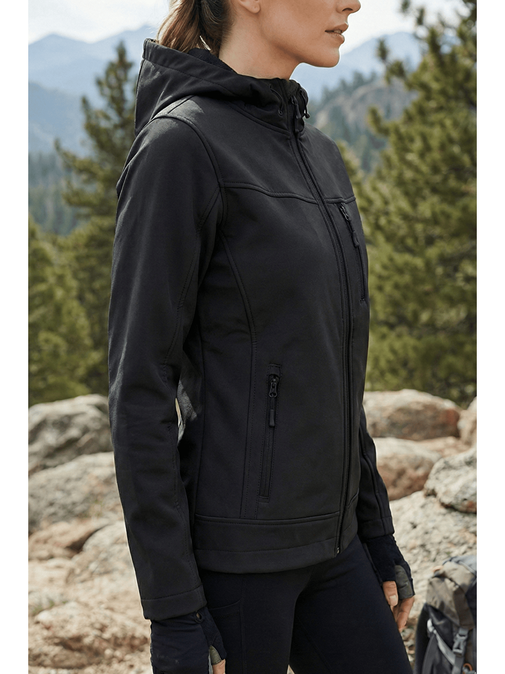 Siyah Kadın Mont İçi Polarlı Softshell Mont Su ve Rüzgar Geçirmez Kapüşonlu Spor Mont-2