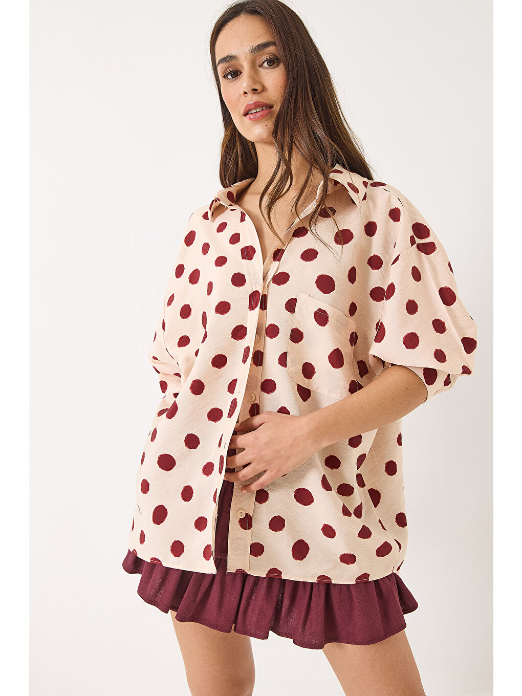 Bordo Kadın V Yaka Puantiyeli Tek Cep Detaylı Oversize Pamuk Gömlek --1