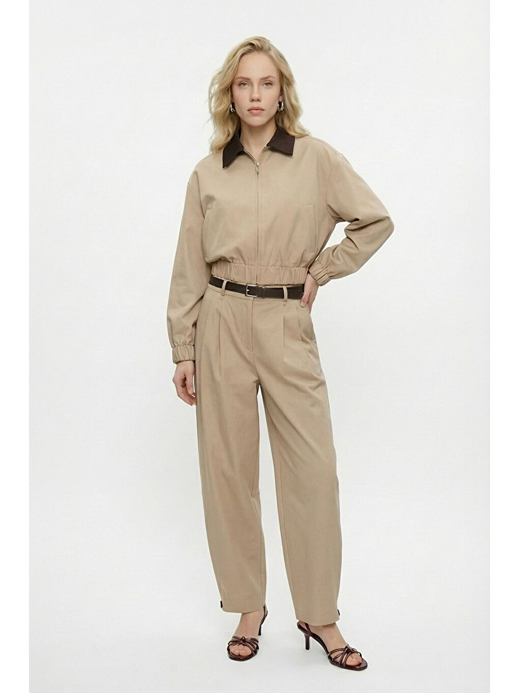 Kemerli Pileli Havuç Pantolon Bej