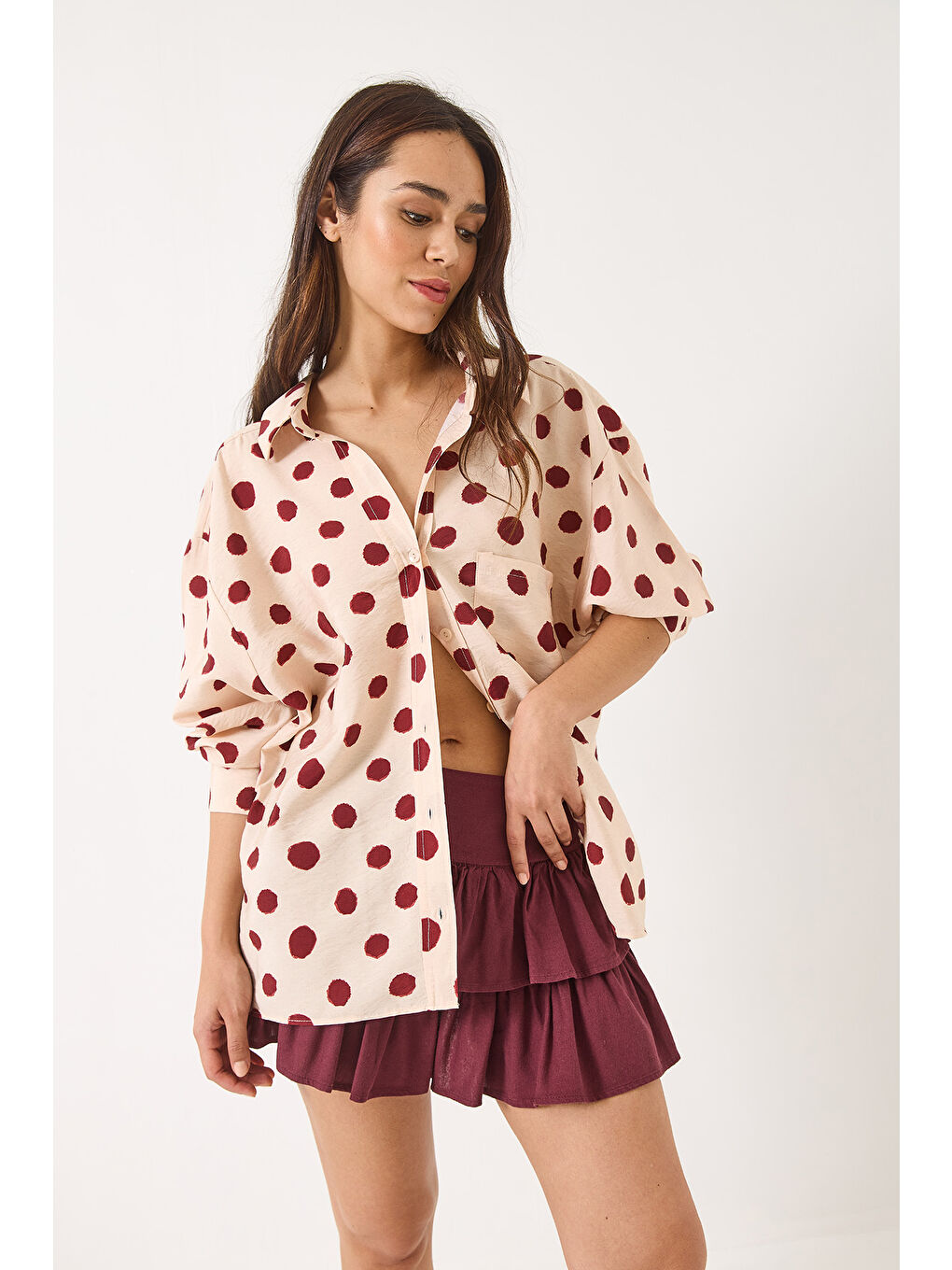 Bordo Kadın V Yaka Puantiyeli Tek Cep Detaylı Oversize Pamuk Gömlek --2