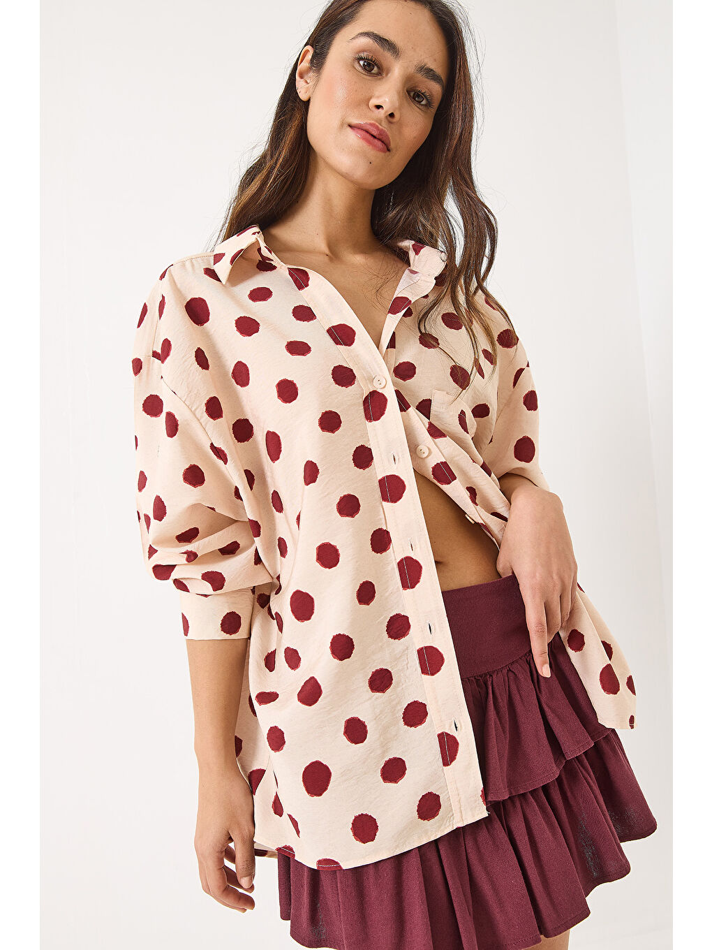 Bordo Kadın V Yaka Puantiyeli Tek Cep Detaylı Oversize Pamuk Gömlek --3