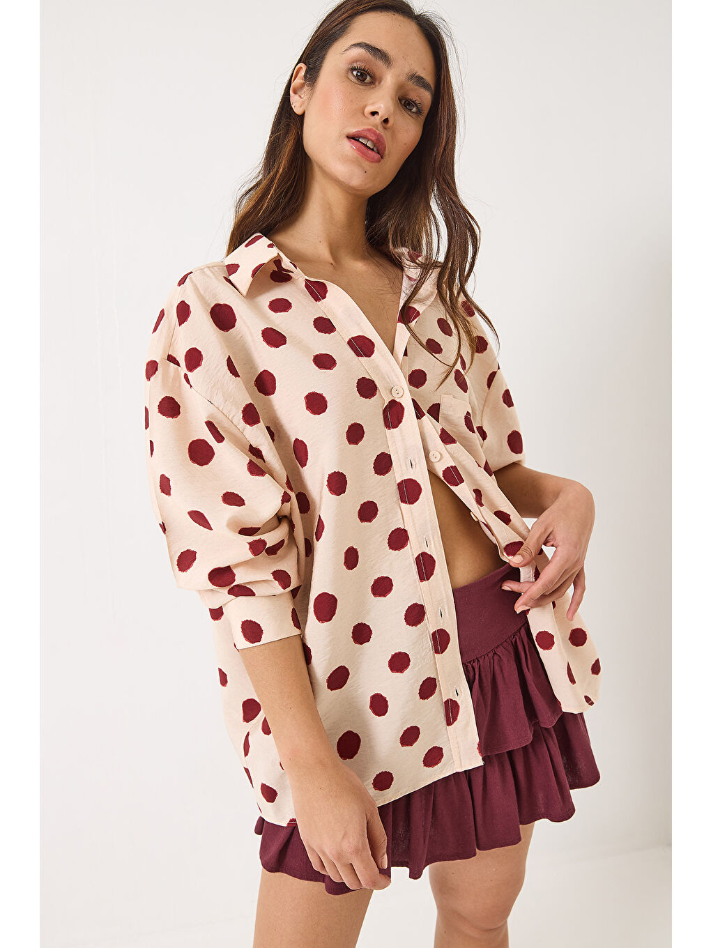 Bordo Kadın V Yaka Puantiyeli Tek Cep Detaylı Oversize Pamuk Gömlek --4