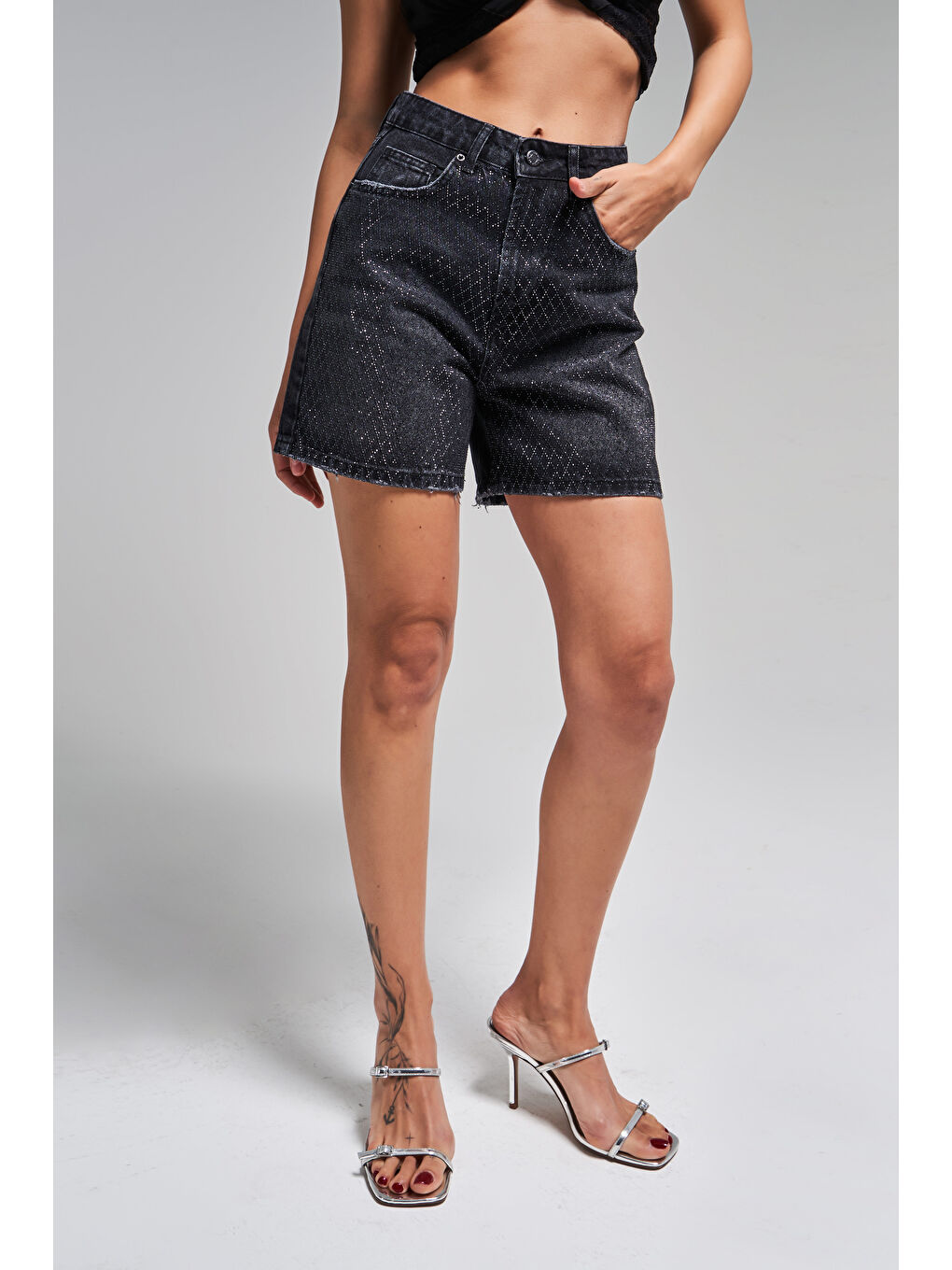 Gri Kadın  T 2S5 1 Parlak Taşlı Mom Fit Midi Boy Tasarım  %100 Pamuk Denim Şort-2