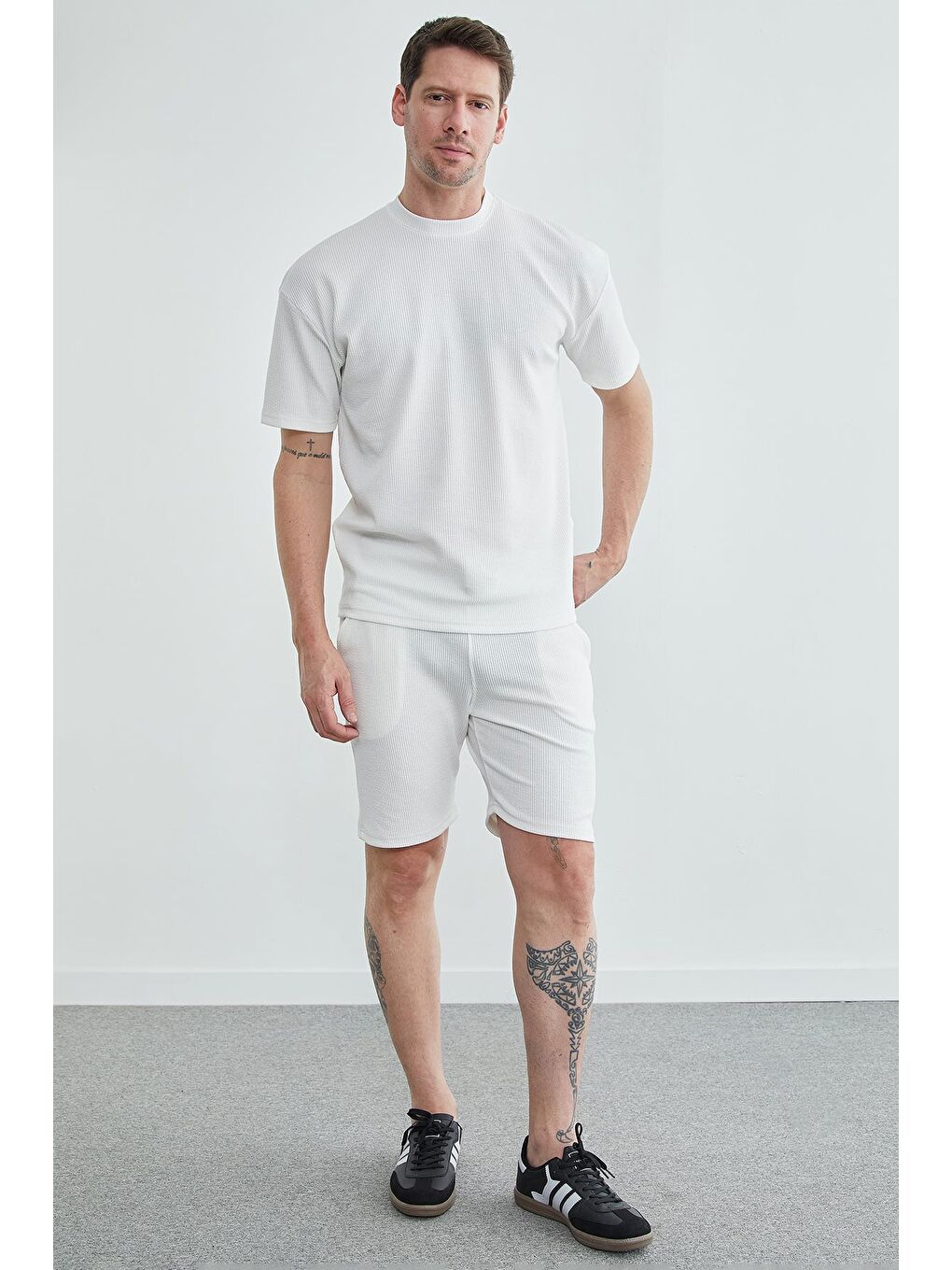 Beyaz Beli Lastikli Fitilli Şort