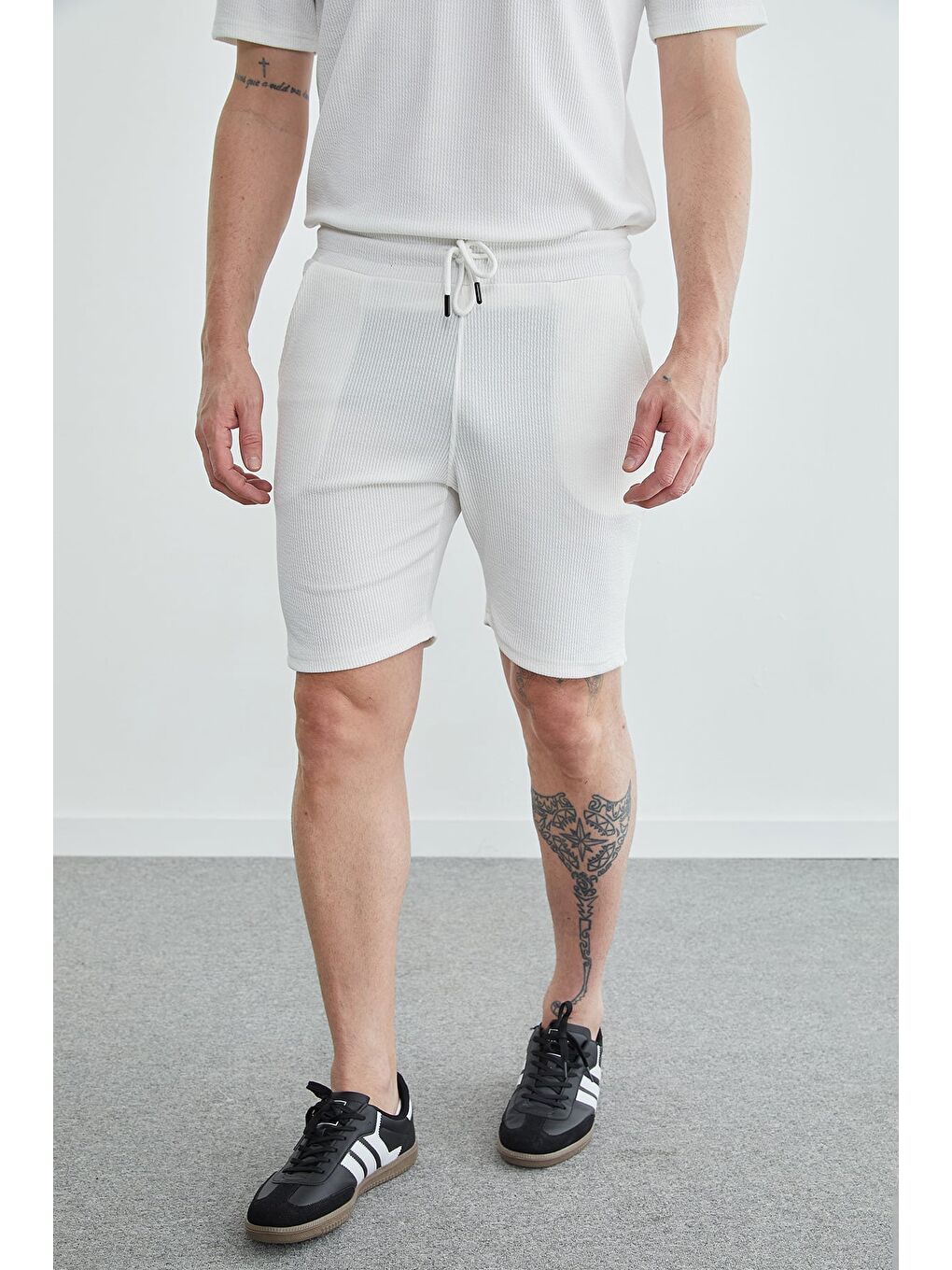 Beyaz Beli Lastikli Fitilli Şort-1